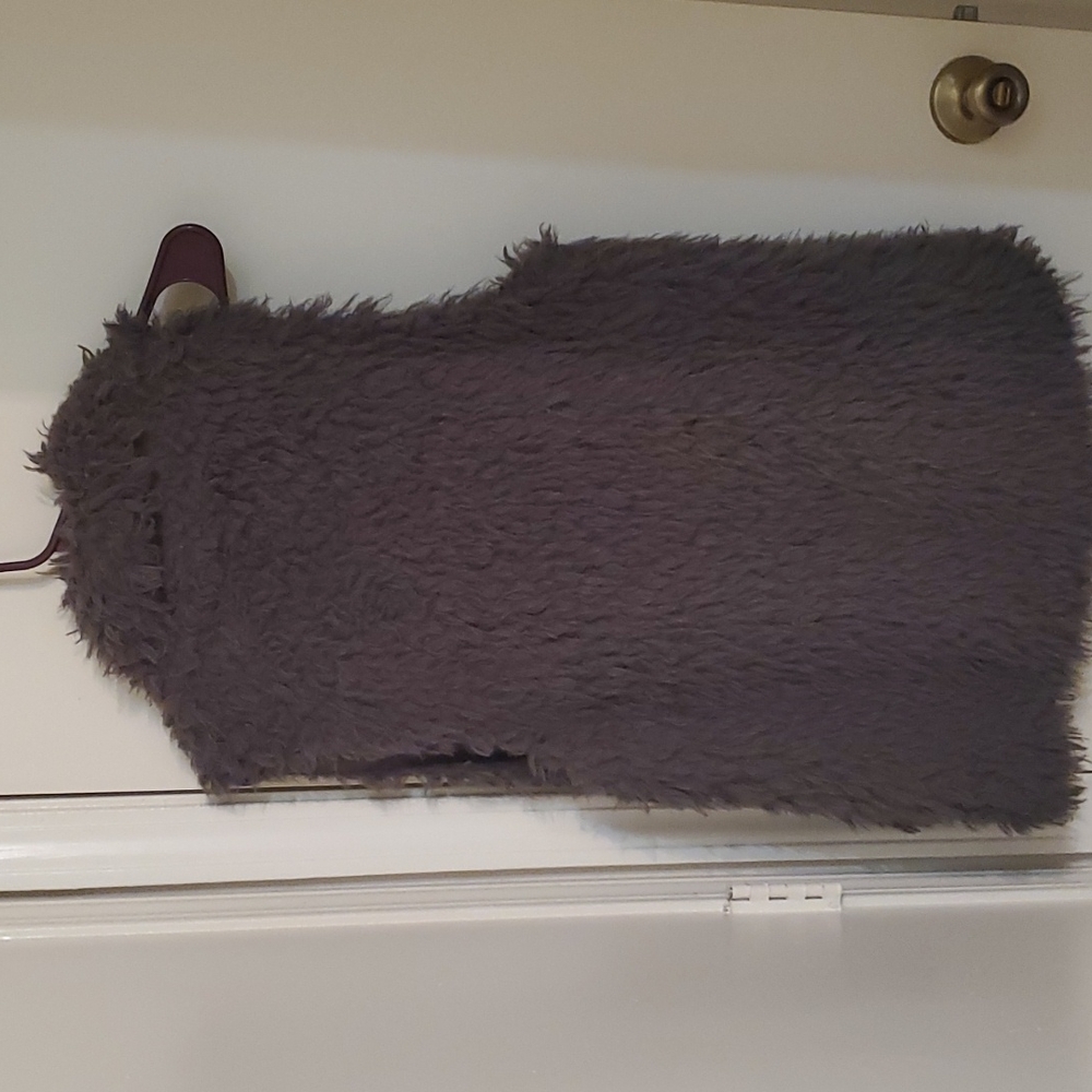 Vest - Picture 2 of 3